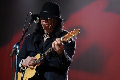 Singer and songwriter Sixto Rodriguez, subject of 'Searching for Sugarman' documentary, dies at 81