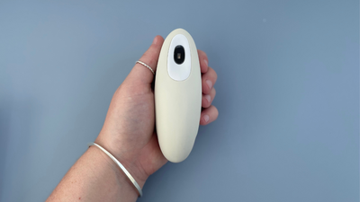Moonbird review: a handheld coaching device that relieves stress in seconds
