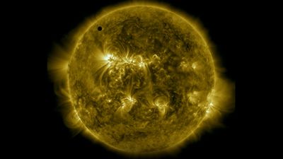 15 Dazzling images of the sun