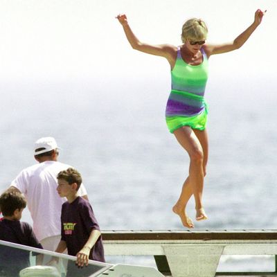 The Famous Superyacht on Which Dodi Fayed Courted Princess Diana in the Summer of 1997 Sinks to the Bottom of the Mediterranean Sea
