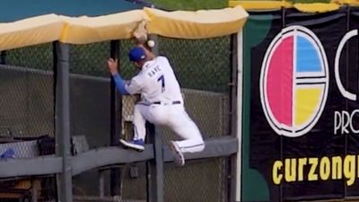 Royals Prospect Makes Preposterous Juggling Catch at the Wall