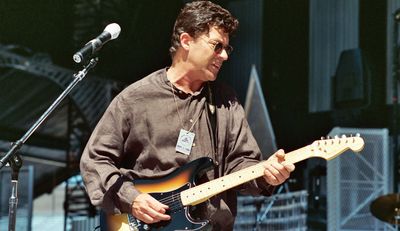 Robbie Robertson, guitarist for Bob Dylan, the Band, dies at 80