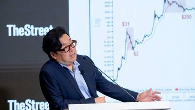 Here's what Wall Street analyst Tom Lee thinks could spark a stock market rally