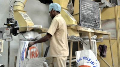 FCI urges wheat flour mills in Karnataka to participate in e-auction to get benefit of lower price