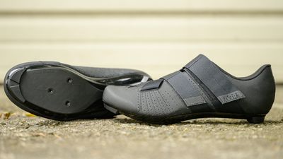 Fizik Tempo Powerstrap R5 cycling shoes review: budget shoes done right