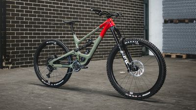 YT Capra Uncaged 10 is coiled up and ready for big hits