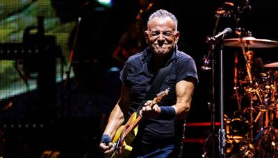 Bruce Springsteen, E Street Band hit it out of the park in Wrigley Field concert