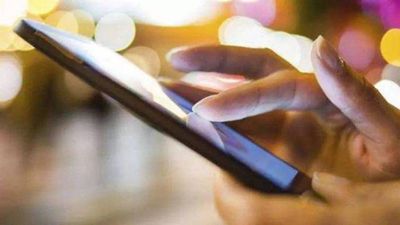 Delhi school students not allowed to use mobiles in classrooms: DoE