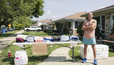 Forest Glen man gives out free clothes to migrants outside his home: ‘How could I not do something?’