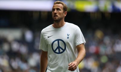 Premier League back with Kane’s Bayern move ‘imminent’: football countdown – as it happened