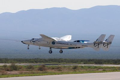 Virgin Galactic takes tourists to edge of space