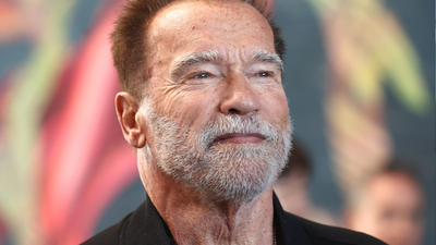 Arnold Schwarzenegger hit Golds Gym with 8x Mr Olympia winner bodybuilder