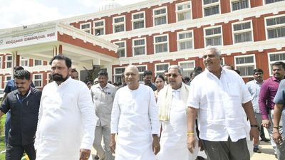 Chief Minister inaugurates new building for Bhavurao Deshpande Veterinary College