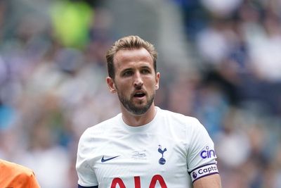 Harry Kane set to complete Bayern move after late Tottenham request
