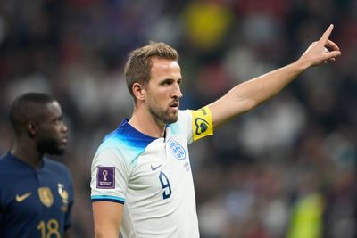 Bayern Munich sign England captain Harry Kane from Tottenham