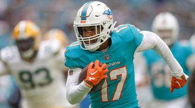 Dolphins’ Jaylen Waddle ‘Fine’ After Practice Midsection Injury, McDaniel Says