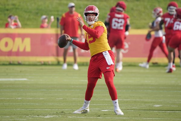 SMU Quarterback Shane Buechele Is Eerily Similar to Patrick Mahomes