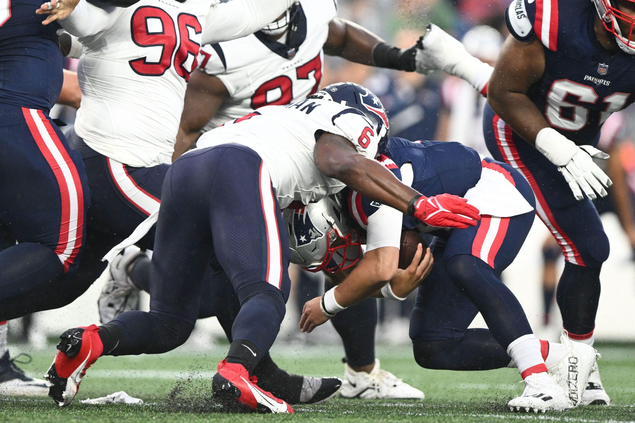 Texans' Tank Dell makes circus catch for touchdown against Patriots