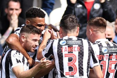St Mirren 2 Dundee 1: Hosts survive late comeback to move top of the table