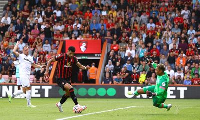 Solanke strikes to save point for Bournemouth against West Ham