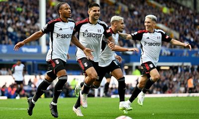 Bobby De Cordova-Reid gets Fulham off to winning start at wasteful Everton