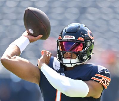 Photos of Justin Fields in Bears first NFL preseason game of 2023