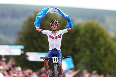 Tom Pidcock overcomes mechanical issues to win cross-country MTB gold at World Championships