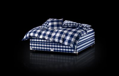 Perfect sleeping partners, Hästens’ 2000T bed and Blue Check mark 45 years