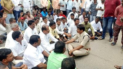 Mallannasagar oustees protest on Rajiv Rahadari, demand proper compensation