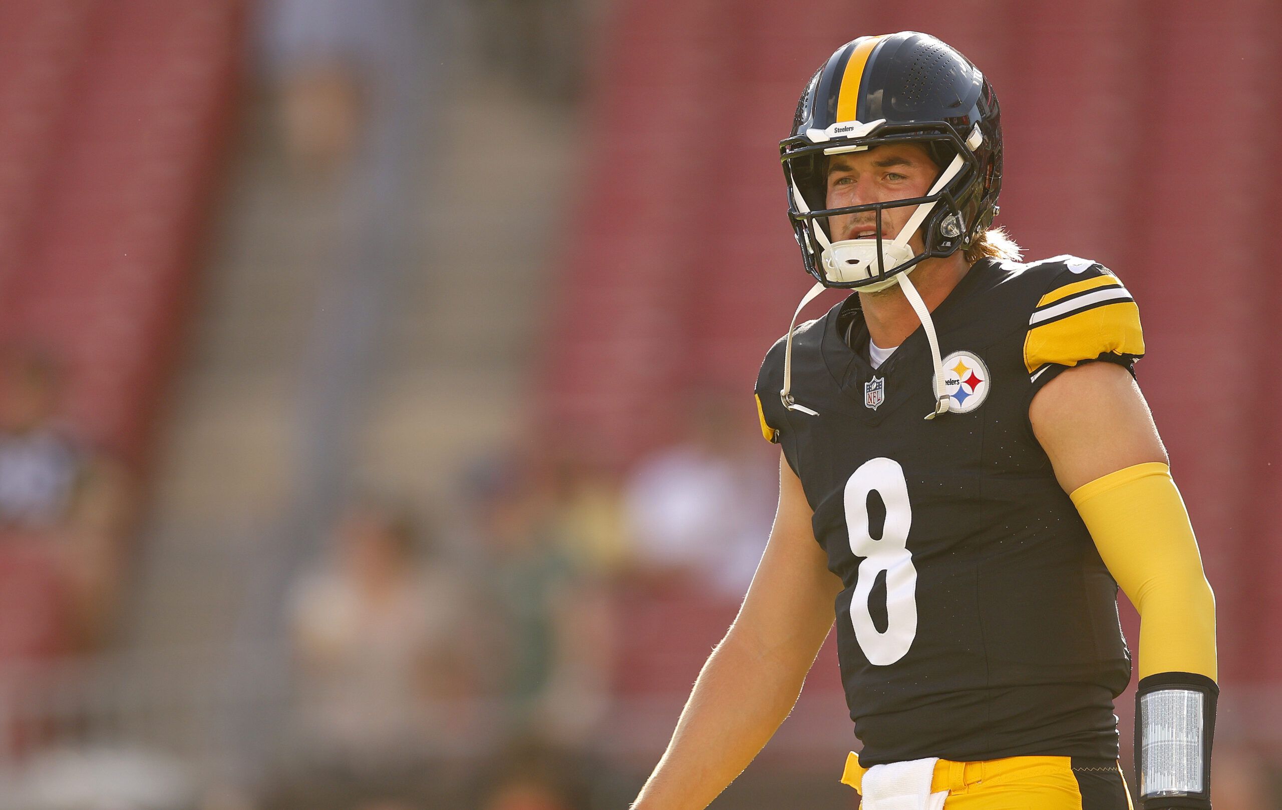 Pickett sharp in one series as Steelers top Tampa Bay