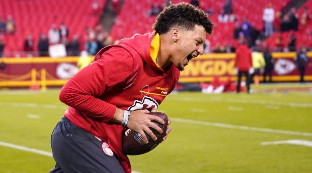 Patrick Mahomes Flashes Super Bowl Rings in Response to Ja'Marr Chase's  'Pat Who' Jab - Sports Illustrated