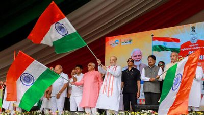 Amit Shah hoists tricolour at his residence as part of 'Har Ghar Tiranga' movement