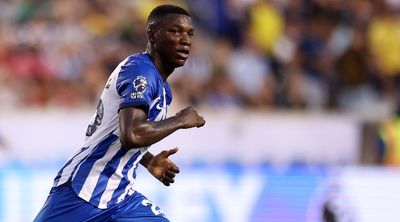 Chelsea 'set to beat' Liverpool to Brighton midfielder Moises Caicedo in record deal