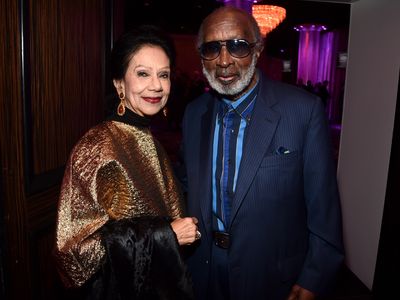 Clarence Avant, a major power broker in music, sports and politics, has died at 92