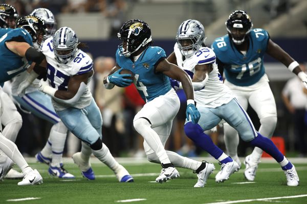 5'5 running back Deuce Vaughn, makes a splash in preseason debut with  Cowboys