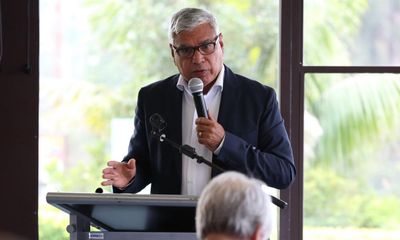 Warren Mundine urged to give full details of ‘sacking’ of no campaign volunteers over alleged racist remarks