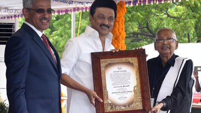 Dravidar Kazhagam president Veeramani receives ‘Thagaisal Thamizhar’ Award from Stalin