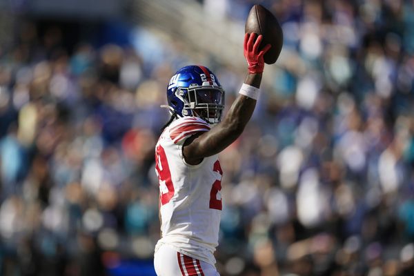 New York Giants linebacker Micah McFadden (41) looks to defend during an  NFL football game against the Dallas Cowboys on Thursday, November 24,  2022, in Arlington, Texas. (AP Photo/Matt Patterson Stock Photo - Alamy