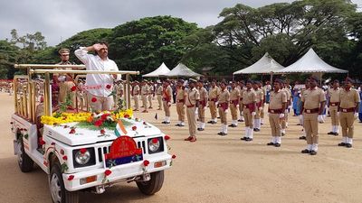 Madhu Bangarappa hoists national flag, addresses gathering in Shivamogga