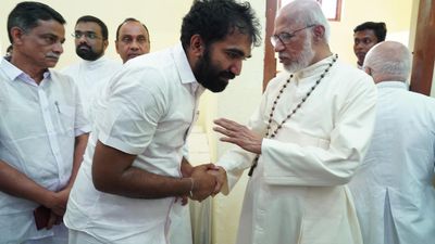 Congress moves to bridge Church divide to cement its traditional support base in Puthuppally