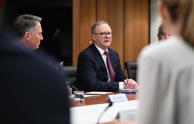 Albanese government refuses further one-year extension to royal commission into veteran suicide