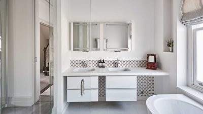 5 must-haves for an inviting guest bathroom, according to designers