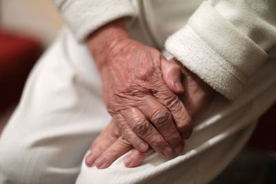 Quarter of unpaid carers of dementia patients ‘worse off financially’