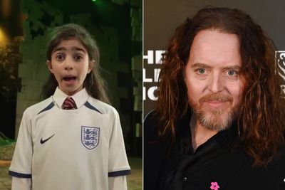 England v Australia: Tim Minchin responds to clip of Matilda the Musical cast cheering on Lionesses