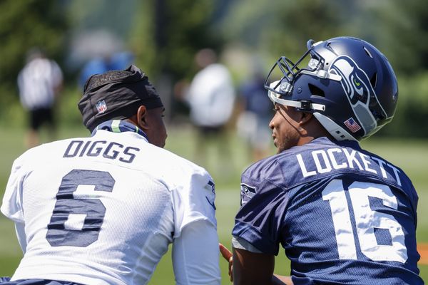 Seattle Seahawks tight end Noah Fant (87) jogs during warmups during a  Back Together Weekend event