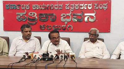 Shashil Namoshi demands CBI inquiry into frauds in Kanva, Vashista cooperative societies