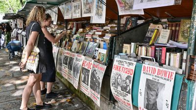 Paris ‘bouquinistes’ resist plans to remove riverside book kiosks for Olympics