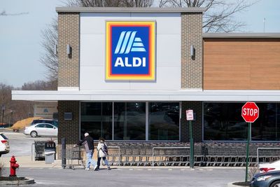 Aldi to buy 400 Winn-Dixie and Harveys grocery stores in Southern US