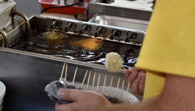 ‘Deep-fried everything’: We sample seven sinful snacks to indulge in at the Illinois State Fair — so you can, too