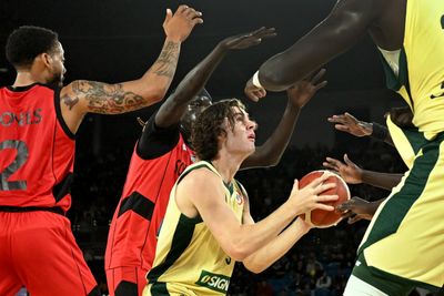 2023 FIBA World Cup: Australia finds rhythm in 88-67 exhibition win vs. South Sudan